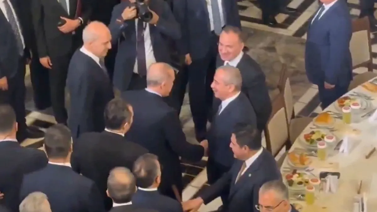 TBMM’de dikkat çeken anlar! Başkan Erdoğan, Sırrı Süreyya Önder ile tokalaşıp sohbet etti TBMM’de dikkat çeken anlar! Başkan Erdoğan, Sırrı Süreyya Önder ile tokalaşıp sohbet etti