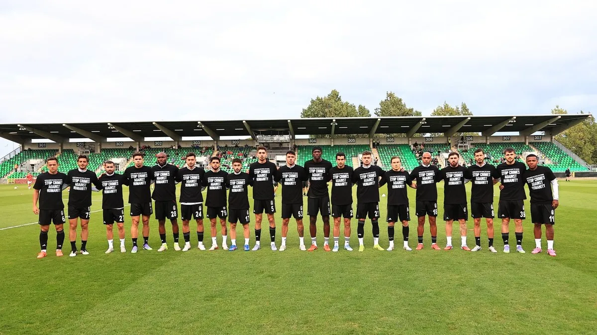 Beşiktaş'tan St. Patrick's maçında Gazze çağrısı! ''İnsanlığa karşı işlenen suçlara son verin''