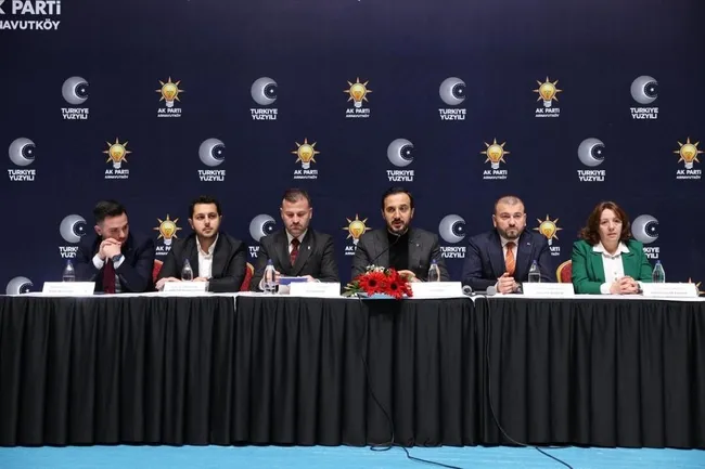 chpden-istifa-edip-ak-partiye-katilan-150-kisiye-rozetleri-takildi-1767169194359.jpg CHP'den istifa edip AK Parti'ye katılan 150 kişiye rozetleri takıldı