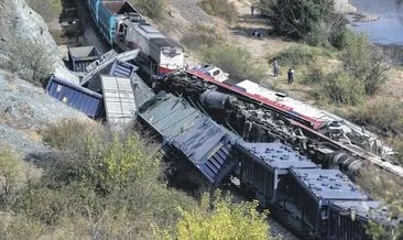 İki yük treni çarpıştı: 2 makinist yaşamını yitirdi