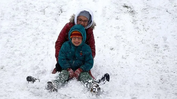 Valilikler peş peşe duyurdu! Eğitime kar engeli: O illerde okullar tatil edildi