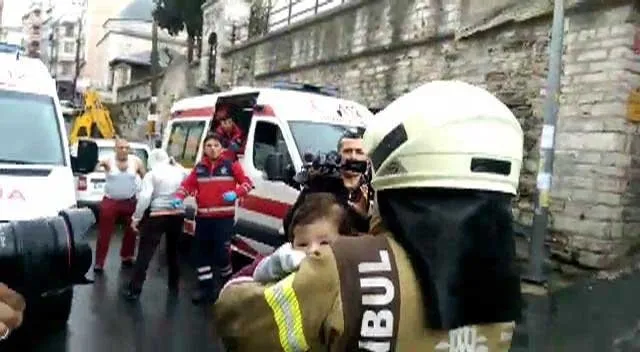 Fatih’te doğalgaz patlaması: 1’i bebek 4 yaralı