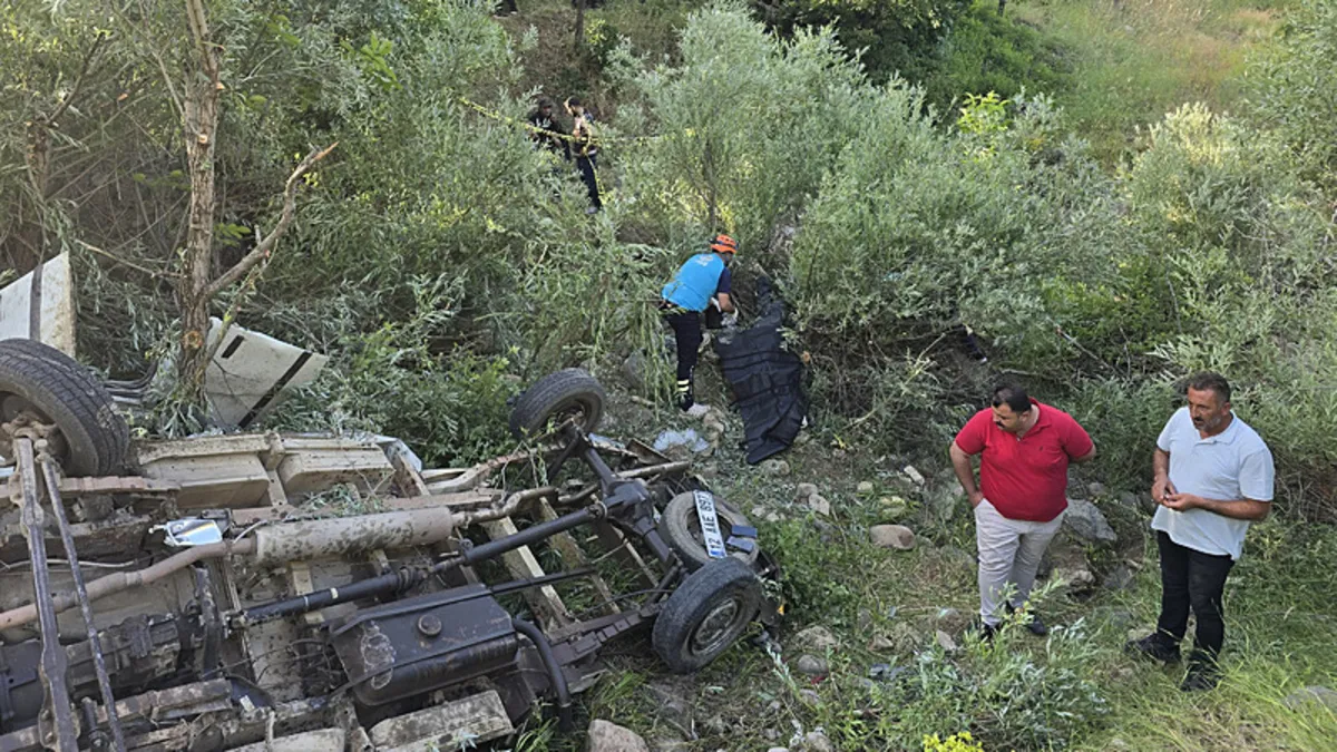 Bingöl'de kontrolden çıkan otomobil uçuruma yuvarlandı: 3 ölü, 2 yaralı haber görseli