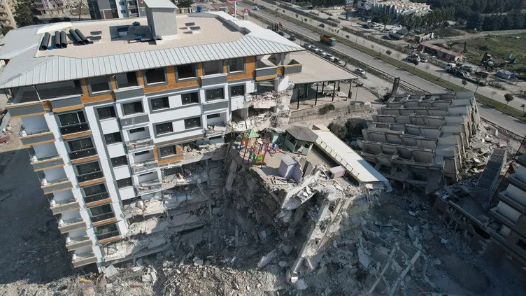 Hatay’da depremde yıkılan binada korkunç iddia: Havuz için kesmişler!