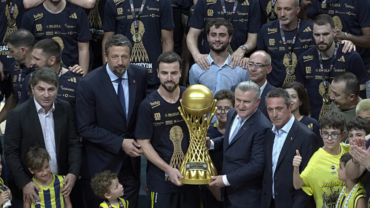 Bakan Bak’tan Fenerbahçe Beko’ya tebrik mesajı Bakan Bak’tan Fenerbahçe Beko’ya tebrik mesajı