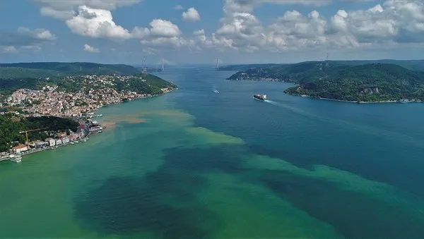 Çamura bulanan İstanbul Boğazı havadan görüntülendi
