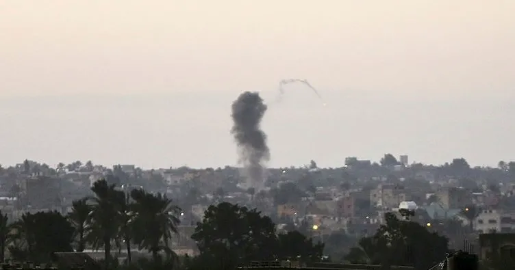 İsrail’in Gazze Şeridi’ne gerçekleştirdiği hava saldırısı kamerada