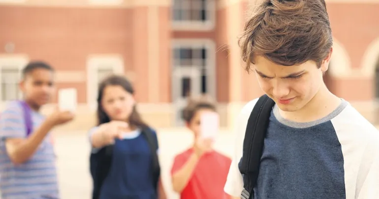 Ayakkabı modeli zorbalık nedeni