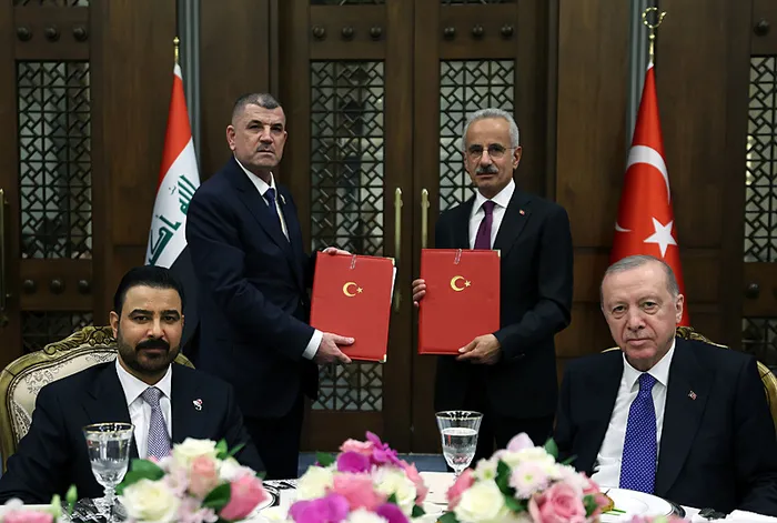 irakli-bakan-once-diretti-sonra-imzaladi-kalkinma-yolu-projesi-kimleri-rahatsiz-etti-iste-perde-arkasinda-yata-1785325665605.jpg