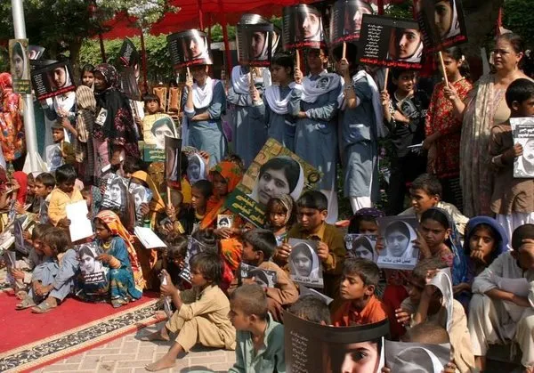 Malala Günü'nde binler toplandı