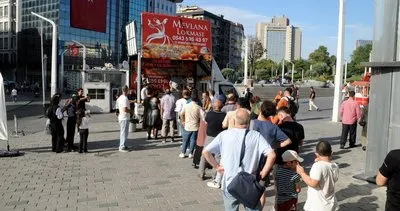 Taksim'de 15 Temmuz Şehitleri ve Cumhurbaşkanı için lokma dağıtıldı #istanbul