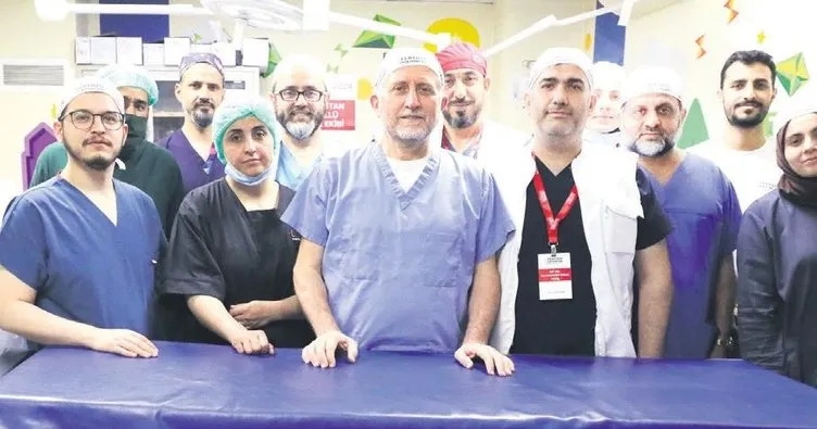Türk doktorlar Afgan çocuklara umut oluyor