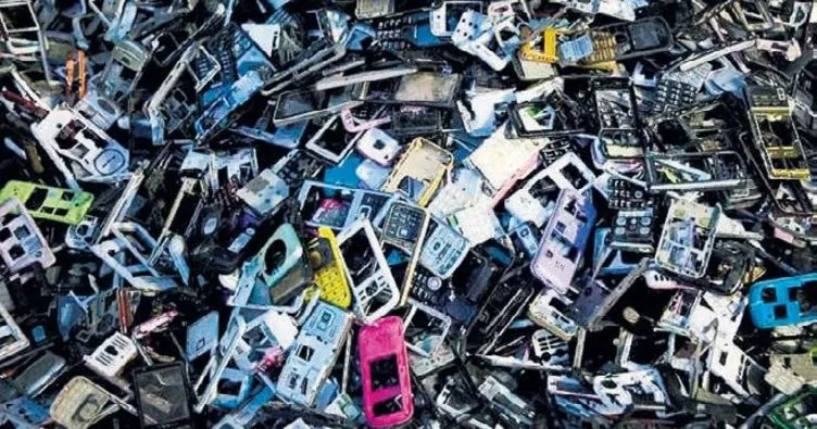 5.3 milyar cep telefonu çöpe