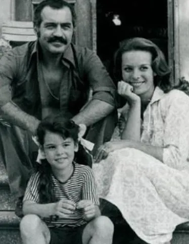 Dile kolay 56 yıldır aynı yastığa baş koyuyorlar! Hülya Koçyiğit’in büyük aşkı Fenerbahçe’nin efsane ismi...