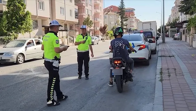karamanda-trafik-kurallarina-uymayan-401-motosiklete-ceza-yazildi-1755680259446.jpg Karaman’da 966 motosiklet denetlenirken 401 sürücüye ceza yazıldı