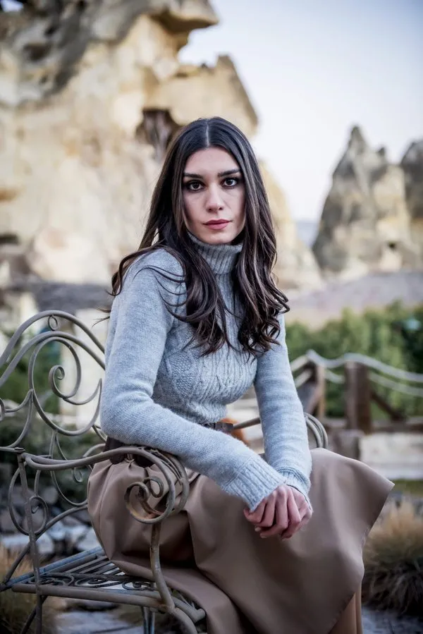 Aşk ve Mavi'nin Mavi'si Burcu Kıratlı, bakım sırlarını anlattı