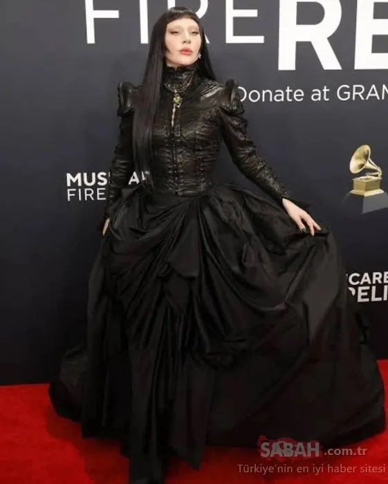 Sibel Can Lady Gaga oldu! Yine sosyal medyanın diline düştü! Modacısını acilen değiştirmeli