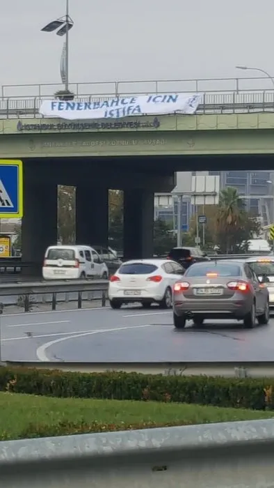 Fenerbahçe taraftarından ’istifa’ pankartları