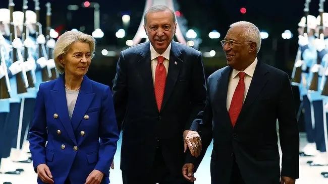 son-dakika-i-kulliyede-ab-ruzgari-baskan-erdogan-von-der-leyen-ile-gorustu-1783538254076.jpeg SON DAKİKA I Külliye'de AB rüzgarı: Başkan Erdoğan, von der Leyen ile görüştü!