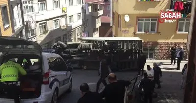Nakliyat kamyonu sokak ortasına devrildi | Video