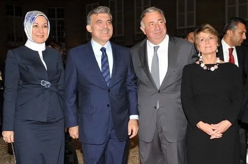 Abdullah Gül Paris’te
