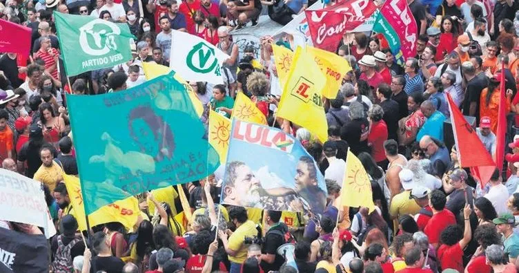 Bu kez demokrasi yanlıları sokakta