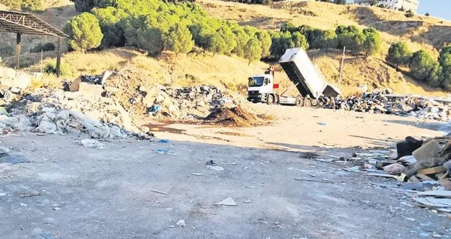 Okulun yanı çöplüğe döndü