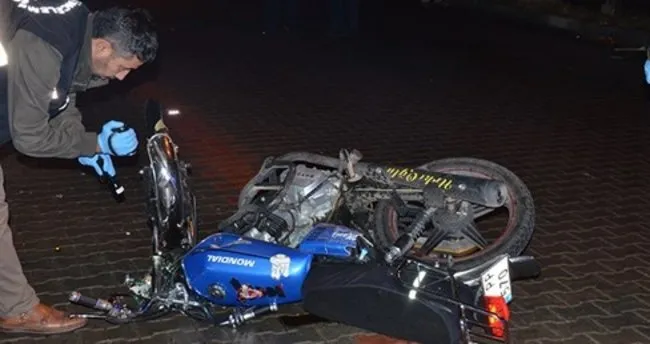 Motosiklet kamyonete çarptı: 2 ölü