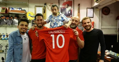 Hakan Çalhanoğlu ve ’Yangaz’dan Köksal Baba’ya ziyaret