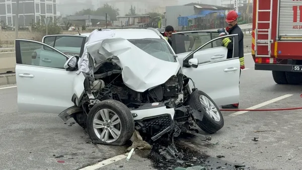 samsunda-feci-kaza-suv-arac-direge-ok-gibi-saplandi-olu-ve-yaralilar-var-1788329246475.jpg
