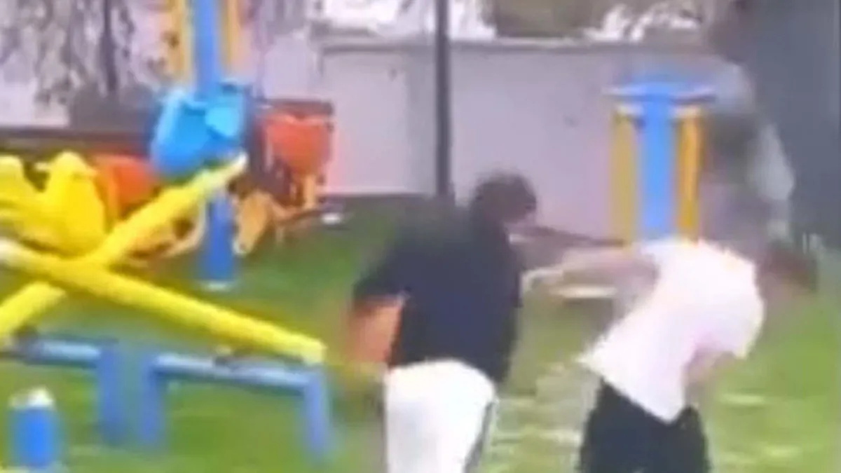 Muğla’da parkta akran zorbalığı: Tekme ve yumruklarla bayılttı! Muğla’da parkta akran zorbalığı: Tekme ve yumruklarla bayılttı!