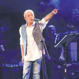 Hem coştu, hem coşturdu