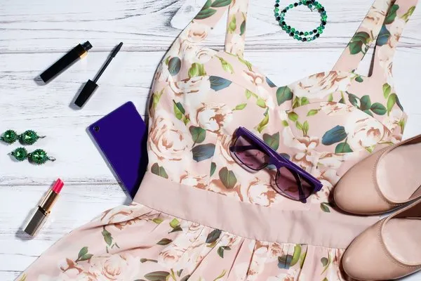 Kıyafetler çiçek açtı! İşte floral esintili kombin önerileri