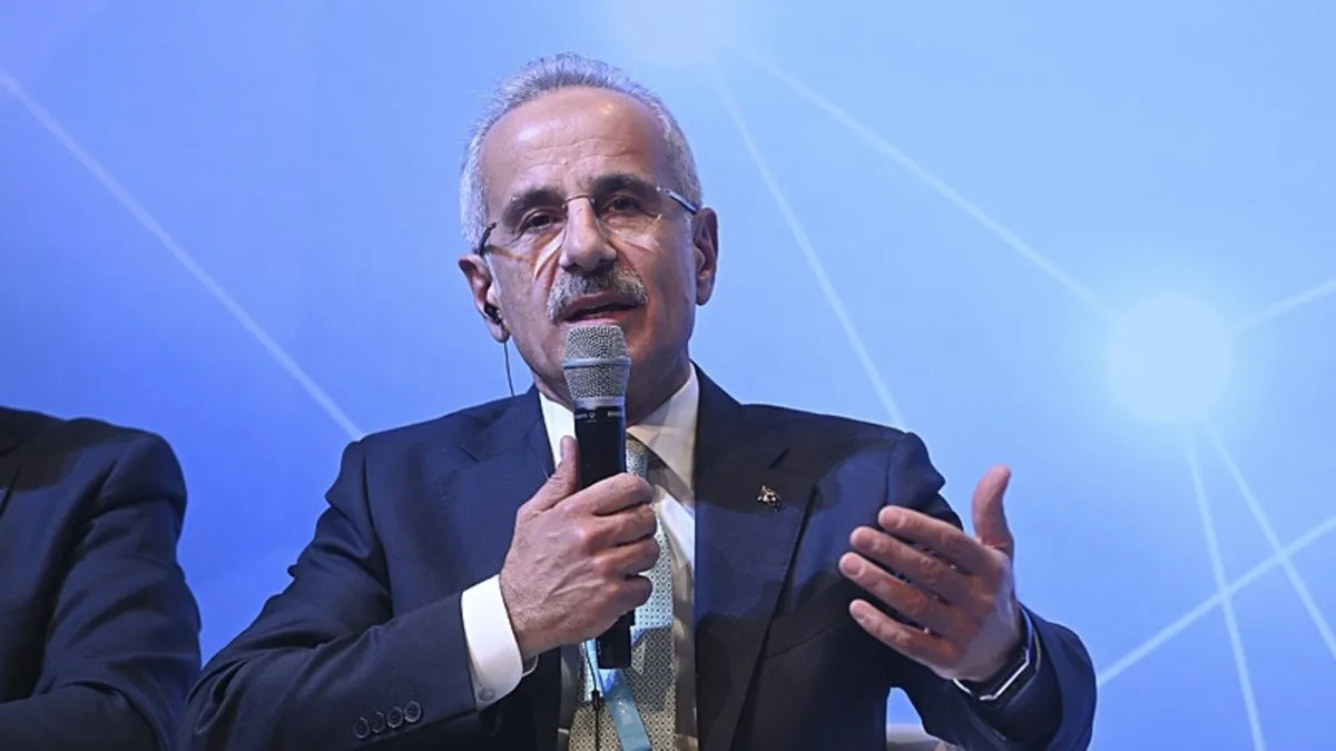 Bakan Uraloğlu'ndan 'Milli Voleybolcular' açıklaması: Dönüşleri Business Class olarak organize ediyoruz