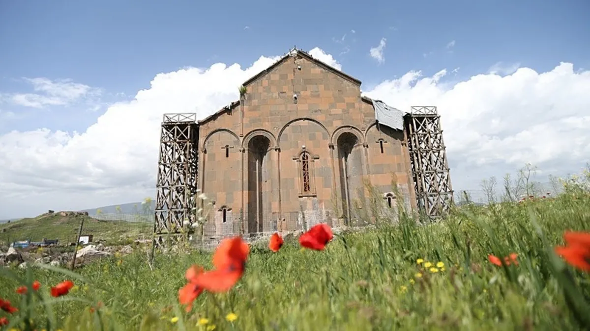 Tarihi cami restore ediliyor