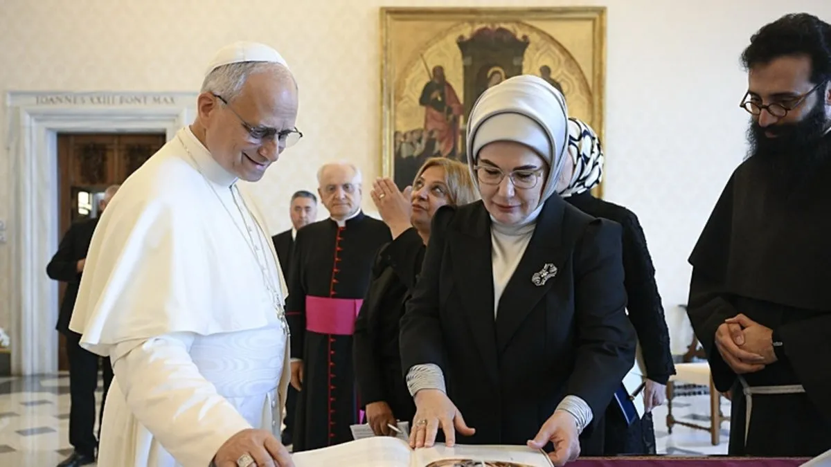 Emine Erdoğan'a yönelik sosyal medyada alçak kampanya! Vatikan temaslarını hazmedemediler