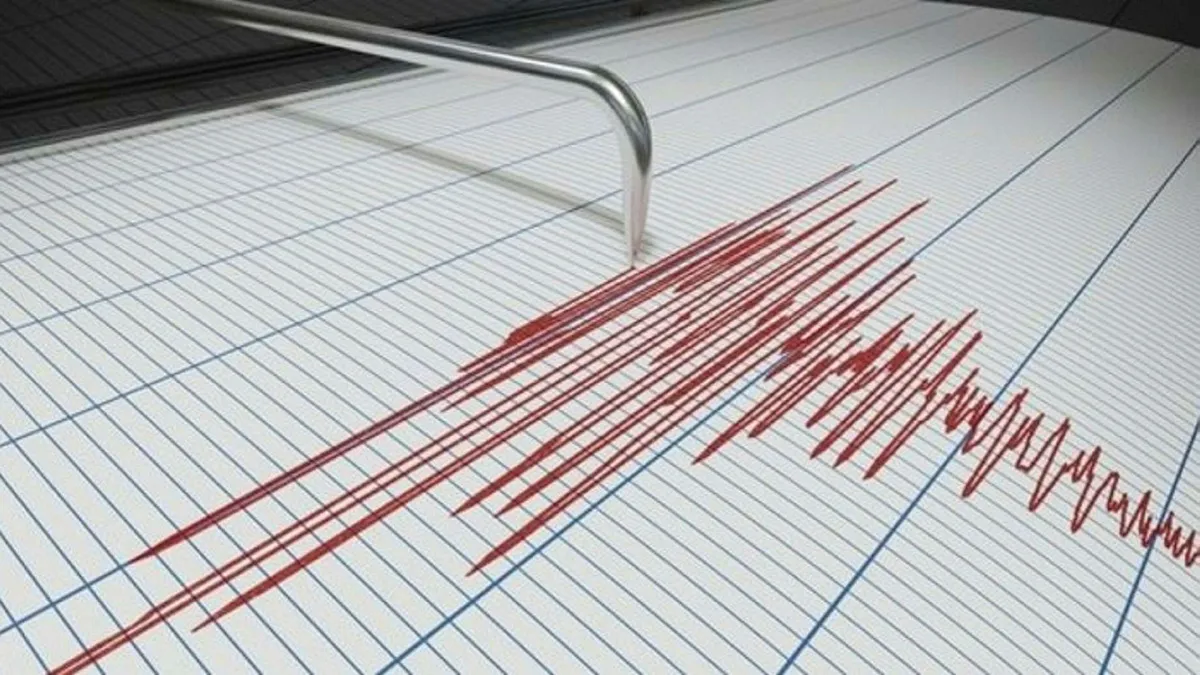İzmir'in Foça ilçesi açıklarında 3.7 büyüklüğünde deprem meydana geldiği bildirildi.