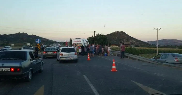 İzmir’deki minibüs otomobille çarpıştı: 5’i çocuk 11 yaralı