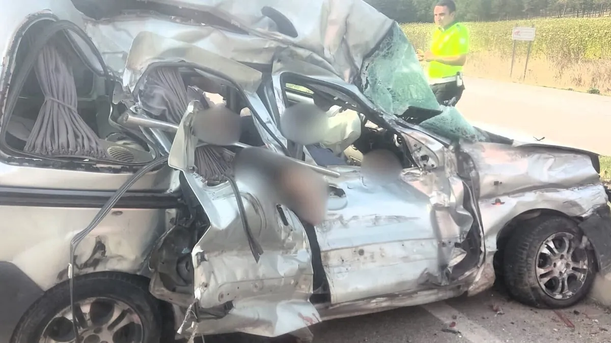 Amasya'da Feci Trafik Kazası: 4 Kişi Hayatını Kaybetti, 2 Yaralı
