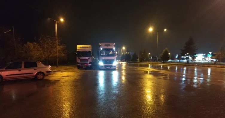 Konya-Antalya yolu yoğun kar nedeniyle araç trafiğine kapatıldı
