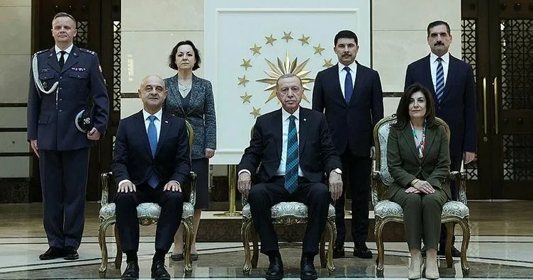 3 büyükelçiden güven mektubu