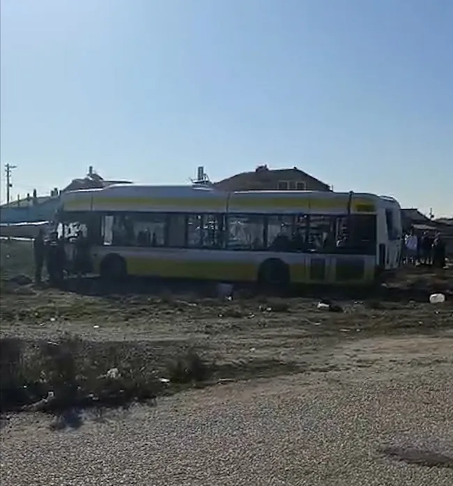 konyada-belediye-otobusu-ile-ogrenci-servisi-carpisti-17-kisi-yaralandi-1773224373414.jpeg
