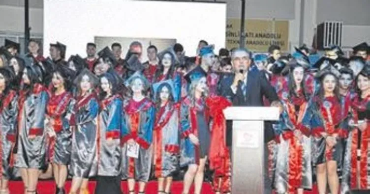 Batı Anadolu’da mezuniyet sevinci