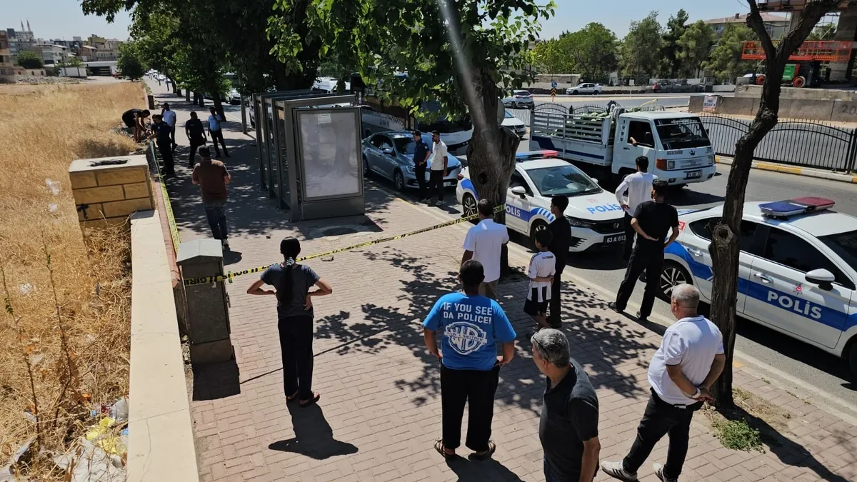 Şanlıurfa'da otobüs durağında cinayet