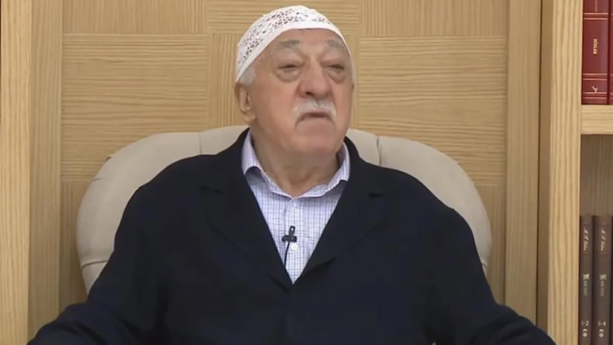 Adalet Bakanlığı binası ve Türk bayrağı