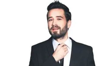 Oyunculuk ve dans dersleri alıyor