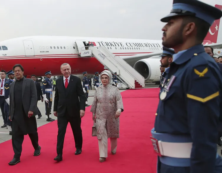 Başkan Erdoğan'a Pakistan'da coşkulu karşılama