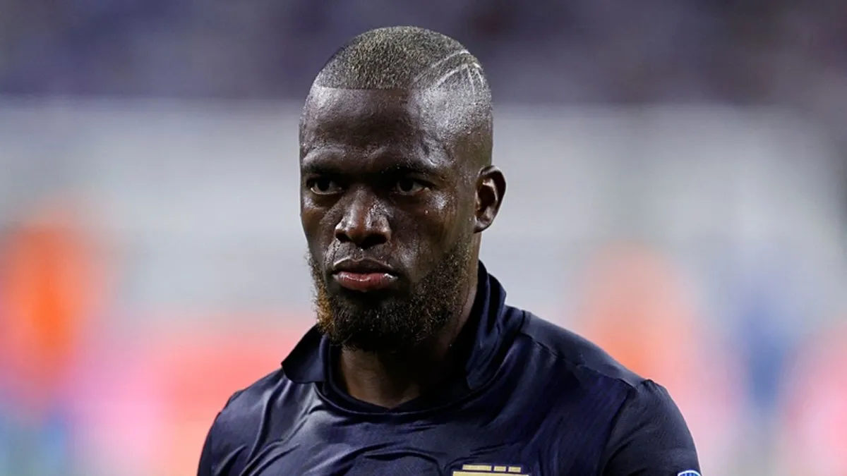Penaltı kaçıran Enner Valencia'ya saldırı girişimi