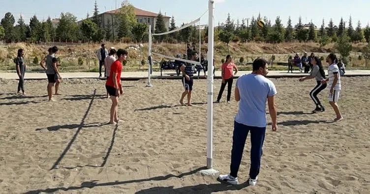 KMÜ’de beach voleybol turnuvası