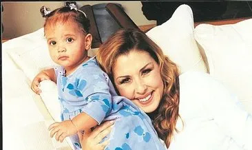 Şarkıcı Nilüfer ile Reha Muhtar’ın kızı Ayşe Nazlı güzelliği ile büyüledi! 4 aylıkken evlat edinmişti...